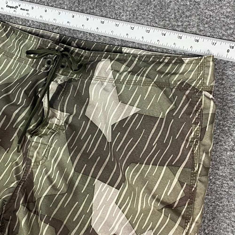 Simms Solarflex Fishing Shorts Mens Large Camo Board Shorts Cargo Pockets Green